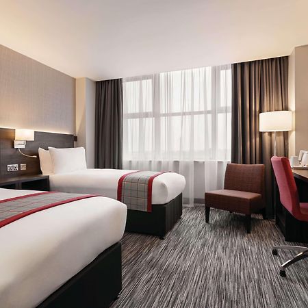 Ramada By Wyndham Leeds East Hotell Exteriör bild