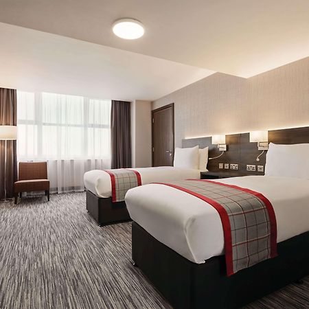 Ramada By Wyndham Leeds East Hotell Exteriör bild