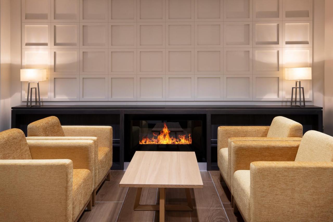 Ramada By Wyndham Leeds East Hotell Exteriör bild