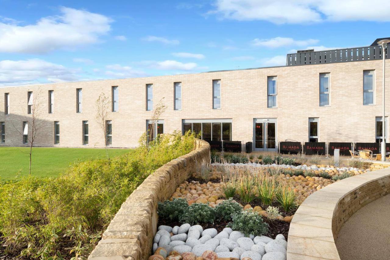 Ramada By Wyndham Leeds East Hotell Exteriör bild